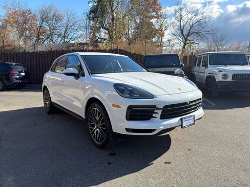 Used 2022 Porsche Cayenne Platinum Edition image 8