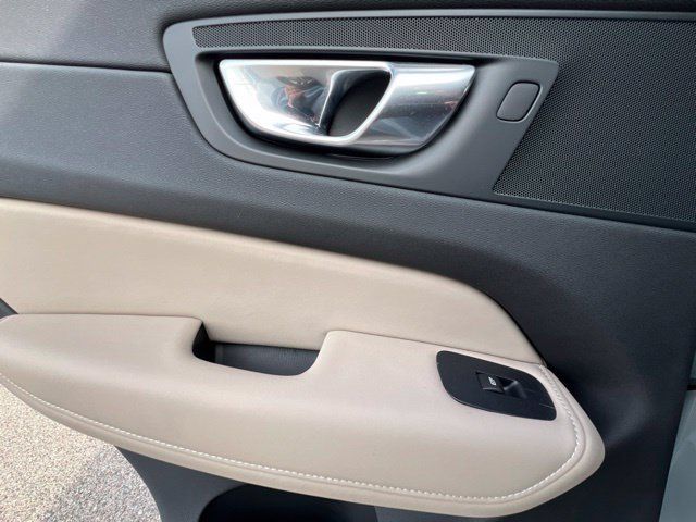 Used 2026 Volvo XC60 B5 Plus AWD/4WD image 30
