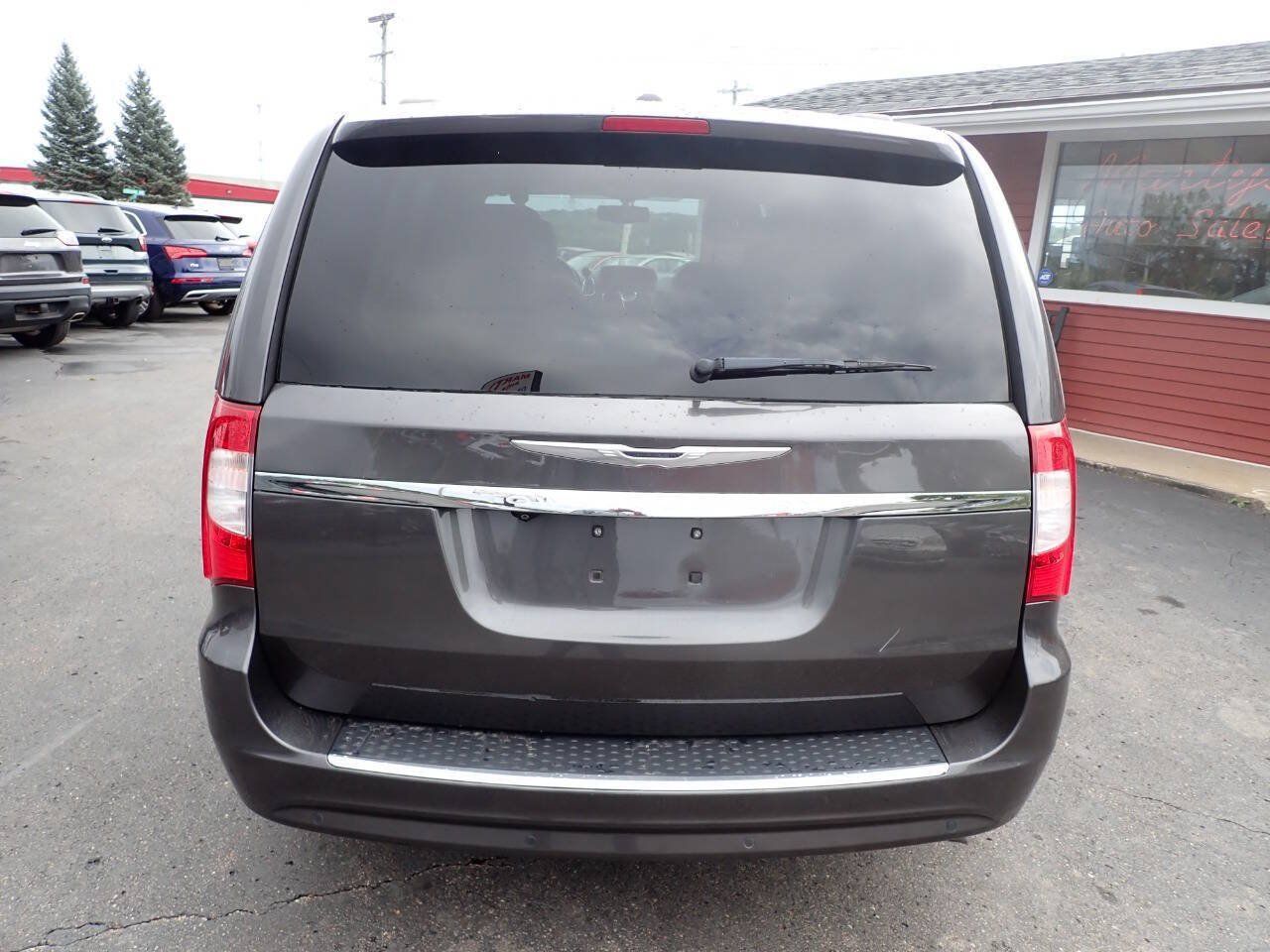 Used 2015 Chrysler Town & Country Touring-L w/ Driver Convenience Group FWD image 5