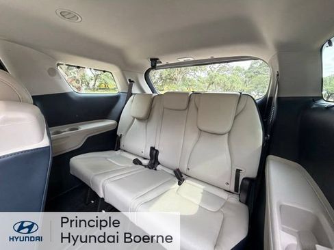 Used 2025 Kia Carnival EX FWD image 17