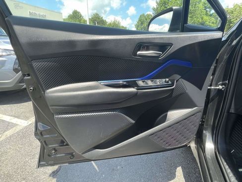 Used 2022 Toyota C-HR XLE FWD image 16