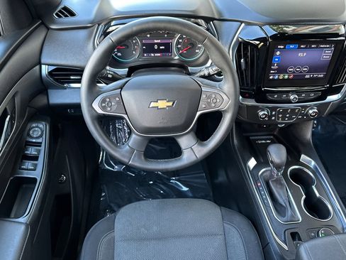 Used 2023 Chevrolet Traverse LT image 17