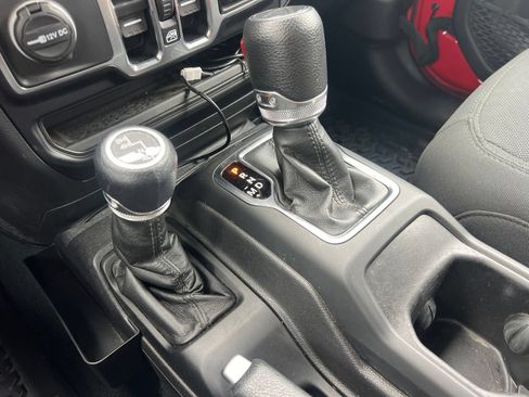 Used 2022 Jeep Gladiator Sport AWD/4WD image 19