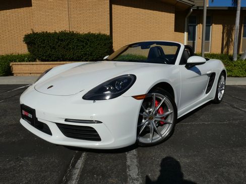 Used 2017 Porsche 718 Boxster S image 15