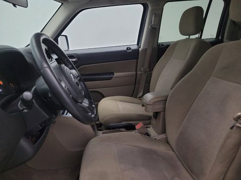 Used 2014 Jeep Patriot Latitude AWD/4WD image 17