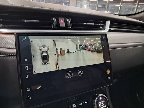 Used 2021 Jaguar F-PACE SVR image 24