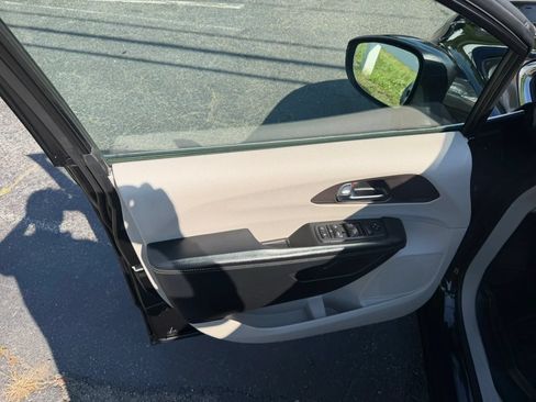 Used 2020 Chrysler Voyager L FWD image 37