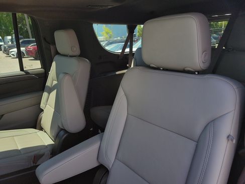 Used 2022 Chevrolet Suburban LT w/ LT Signature Plus Package RWD image 13