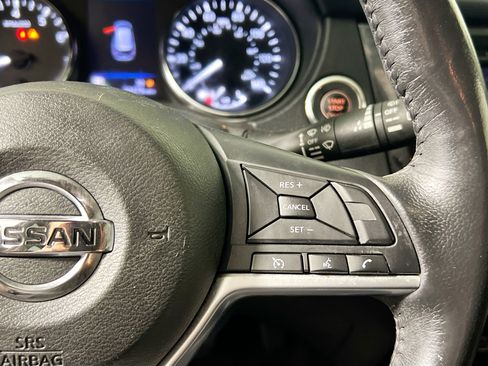 Used 2018 Nissan Rogue SV image 19