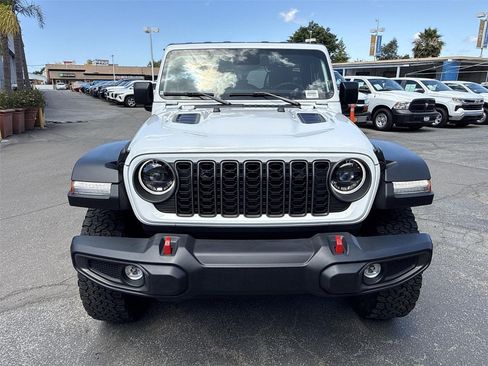 Used 2025 Jeep Wrangler Unlimited Rubicon AWD/4WD image 8
