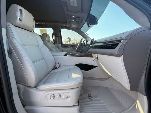 Certified 2024 Cadillac Escalade Sport Platinum w/ LPO, ONYX Package image 32