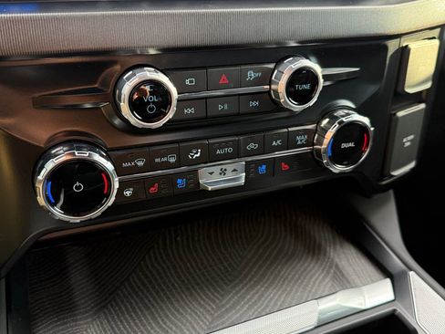 Used 2025 Ford F250 Platinum image 23