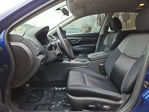 Used 2016 Nissan Altima 2.5 SR w/ LED Appearance Package image 12