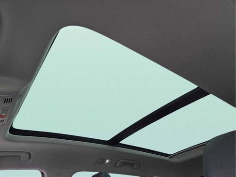 Used 2024 Volkswagen Taos SE w/ Panoramic Sunroof Package image 13