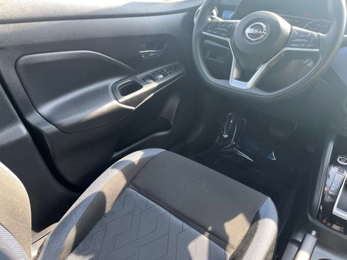 Used 2025 Nissan Versa SV FWD image 39