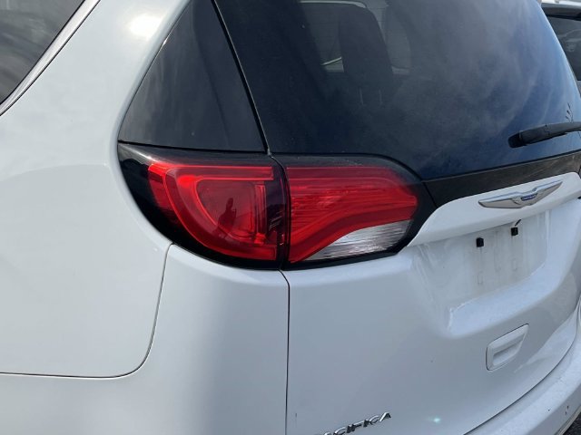 Used 2018 Chrysler Pacifica Touring-L Plus w/ Advanced Safetytec Group FWD image 10