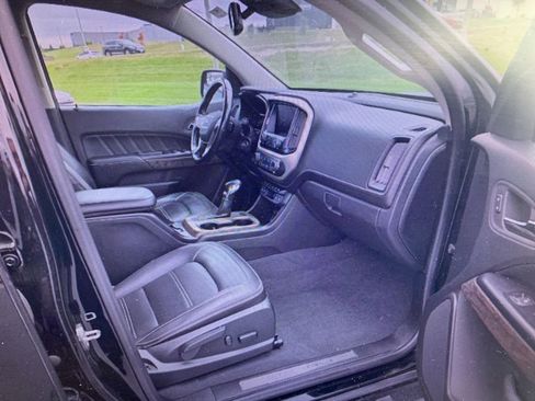 Used 2022 GMC Canyon Denali w/ Denali Black Edition Package AWD/4WD image 10