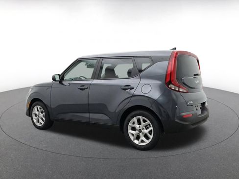 Used 2025 Kia Soul LX w/ LX Technology Package FWD image 7
