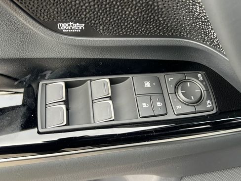 New 2026 Lexus LX 700h Luxury image 13