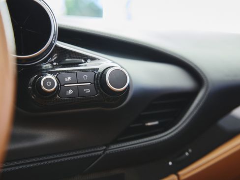 Used 2022 Ferrari F8 Tributo image 26