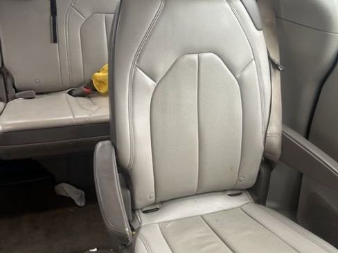 Used 2018 Chrysler Pacifica Touring-L image 29