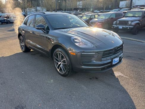Used 2024 Porsche Macan image 3