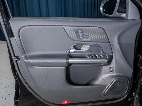 New 2025 Mercedes-Benz GLA 250 image 12