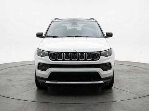 Used 2025 Jeep Compass Limited AWD/4WD image 2