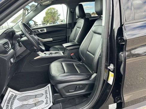 Certified 2022 Ford Explorer XLT w/ Equipment Group 202A image 10