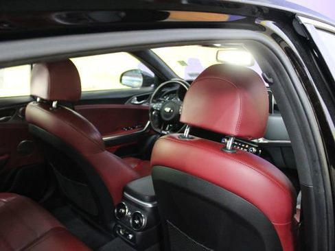 Used 2020 Kia Stinger GT2 image 10