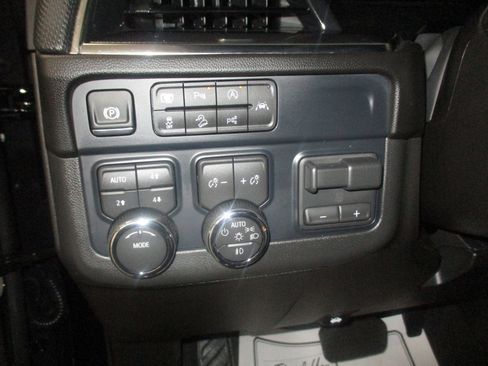 Used 2026 Chevrolet Suburban RST w/ Comfort Package AWD/4WD image 21