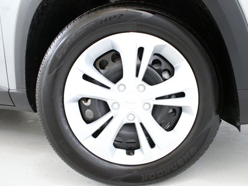 Certified 2024 Chevrolet Trax LS w/ Driver Confidence Package FWD image 34