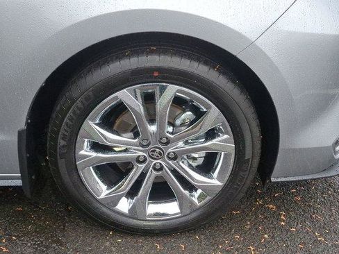 Certified 2024 Toyota Sienna Platinum image 28