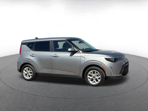 Used 2025 Kia Soul LX w/ LX Technology Package image 2
