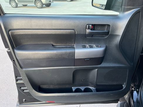 Used 2011 Toyota Tundra 4x4 Double Cab w/ Tow Pkg image 10