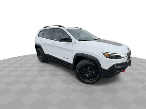 Used 2022 Jeep Cherokee Trailhawk w/ Comfort/Convenience Group AWD/4WD image 2