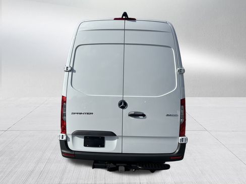 Used 2025 Mercedes-Benz Sprinter 2500 image 7