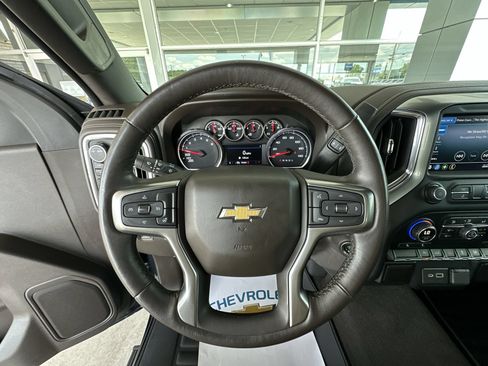 Used 2021 Chevrolet Silverado 1500 LT AWD/4WD image 12