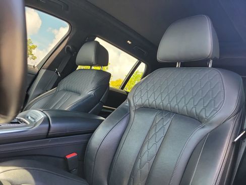 Used 2020 BMW X7 M50i AWD/4WD image 25