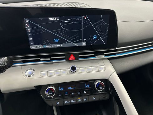 Used 2025 Hyundai Elantra Limited image 28