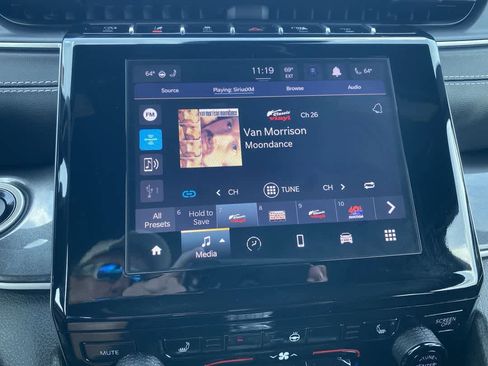 Used 2023 Jeep Grand Cherokee Altitude image 16