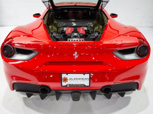 Used 2018 Ferrari 488 GTB RWD image 37
