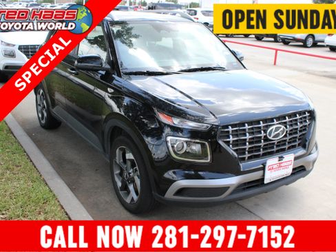 Used 2025 Hyundai Venue SEL FWD image 1