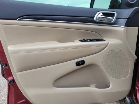 Used 2019 Jeep Grand Cherokee Limited w/ Trailer Tow Group IV image 16