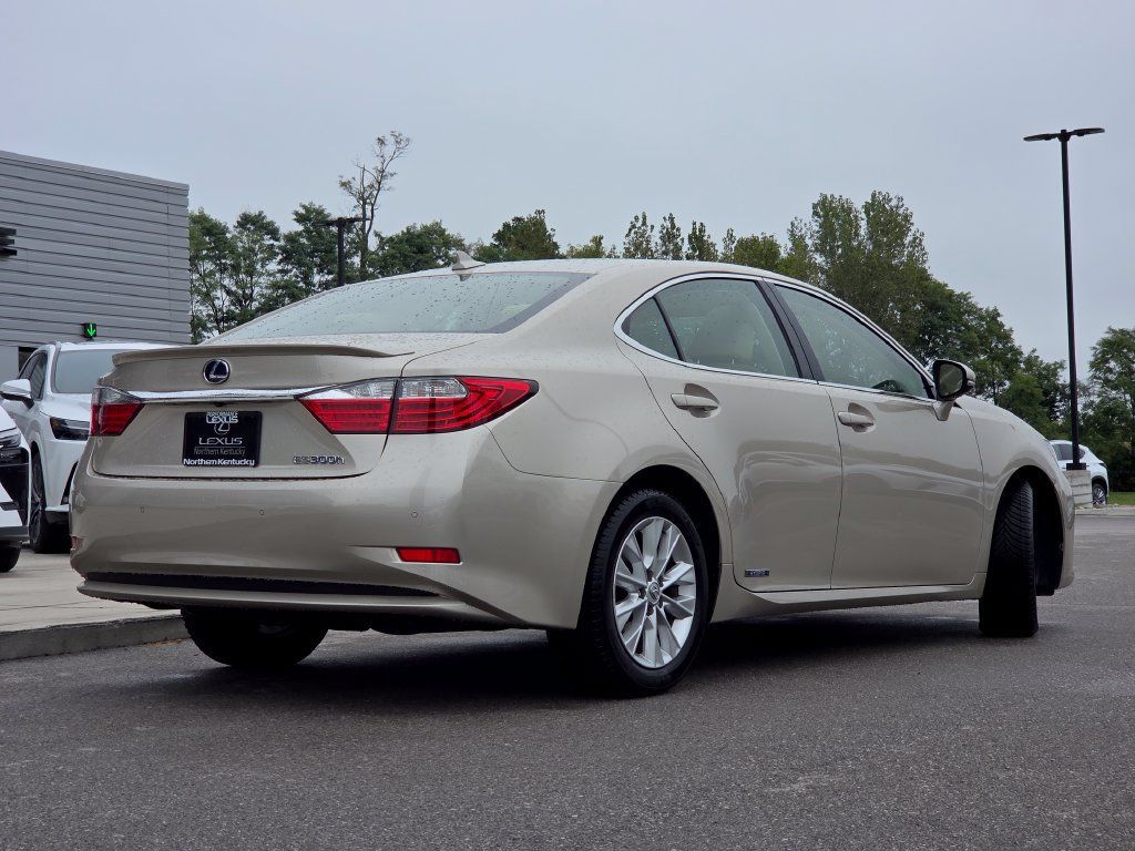 Used 2013 Lexus ES 300h w/ Luxury Pkg FWD image 28