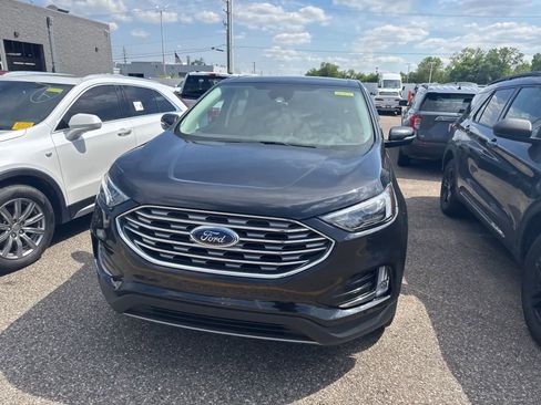 Used 2022 Ford Edge Titanium AWD/4WD image 4