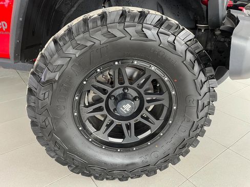 Used 2019 Jeep Wrangler Rubicon w/ Cold Weather Group image 10