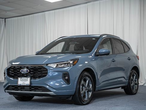 Certified 2023 Ford Escape ST-Line Select w/ Tech Pack #2 image 3