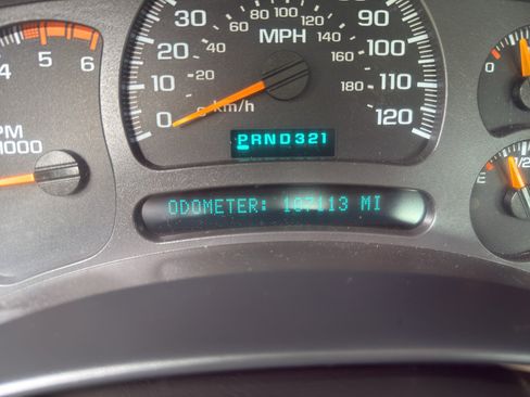 Used 2004 Chevrolet Silverado 2500 LS w/ Skid Plate Package AWD/4WD image 5