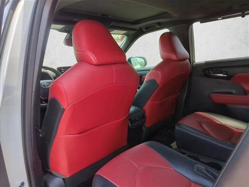 Used 2021 Toyota Highlander XSE FWD image 16